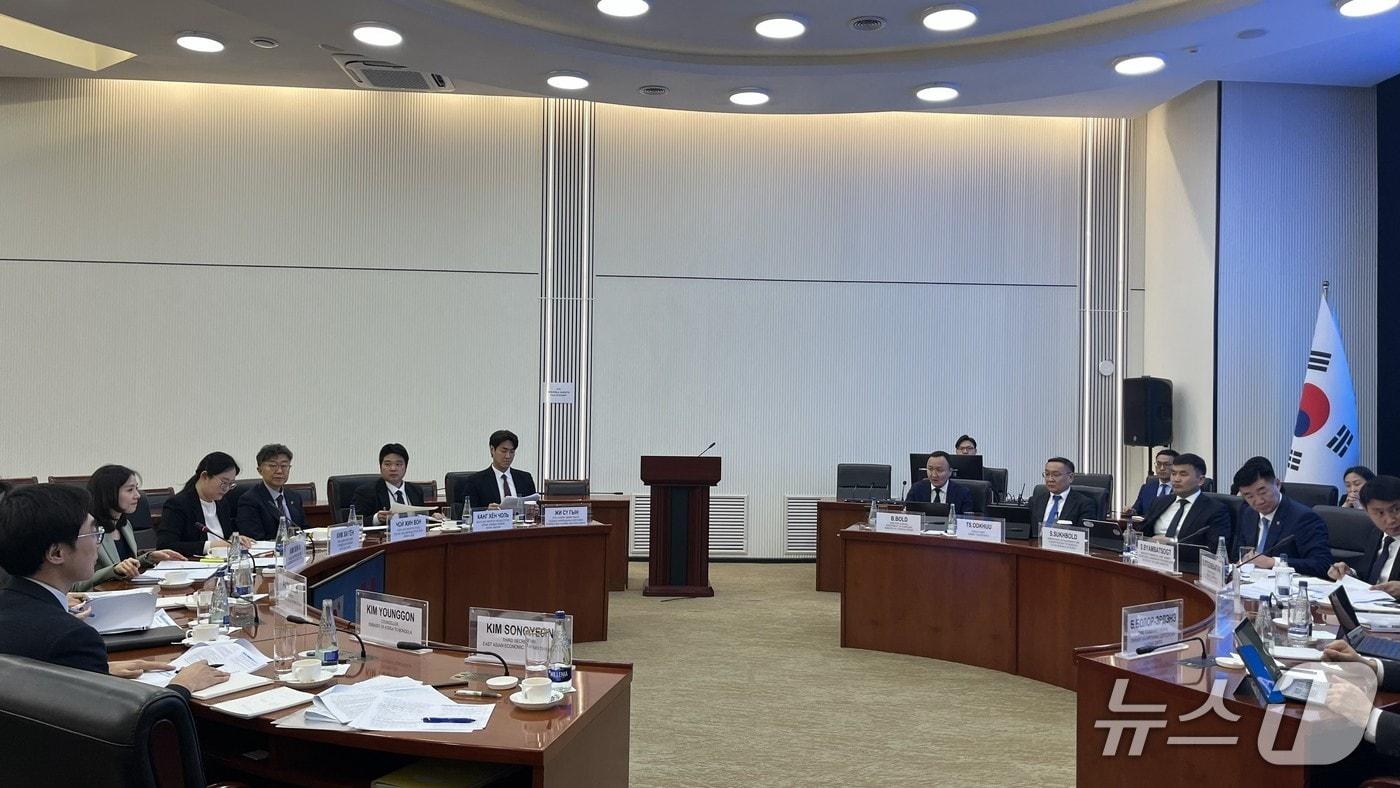 외교부 김진아 2차관은 19일 몽골 울란바타르에서 산닥 뱜바척트 몽골 내각사무처 장관과 제9차 한-몽골 공동위원회를 개최했다. 2025.11.19. &#40;외교부 제공&#41; 