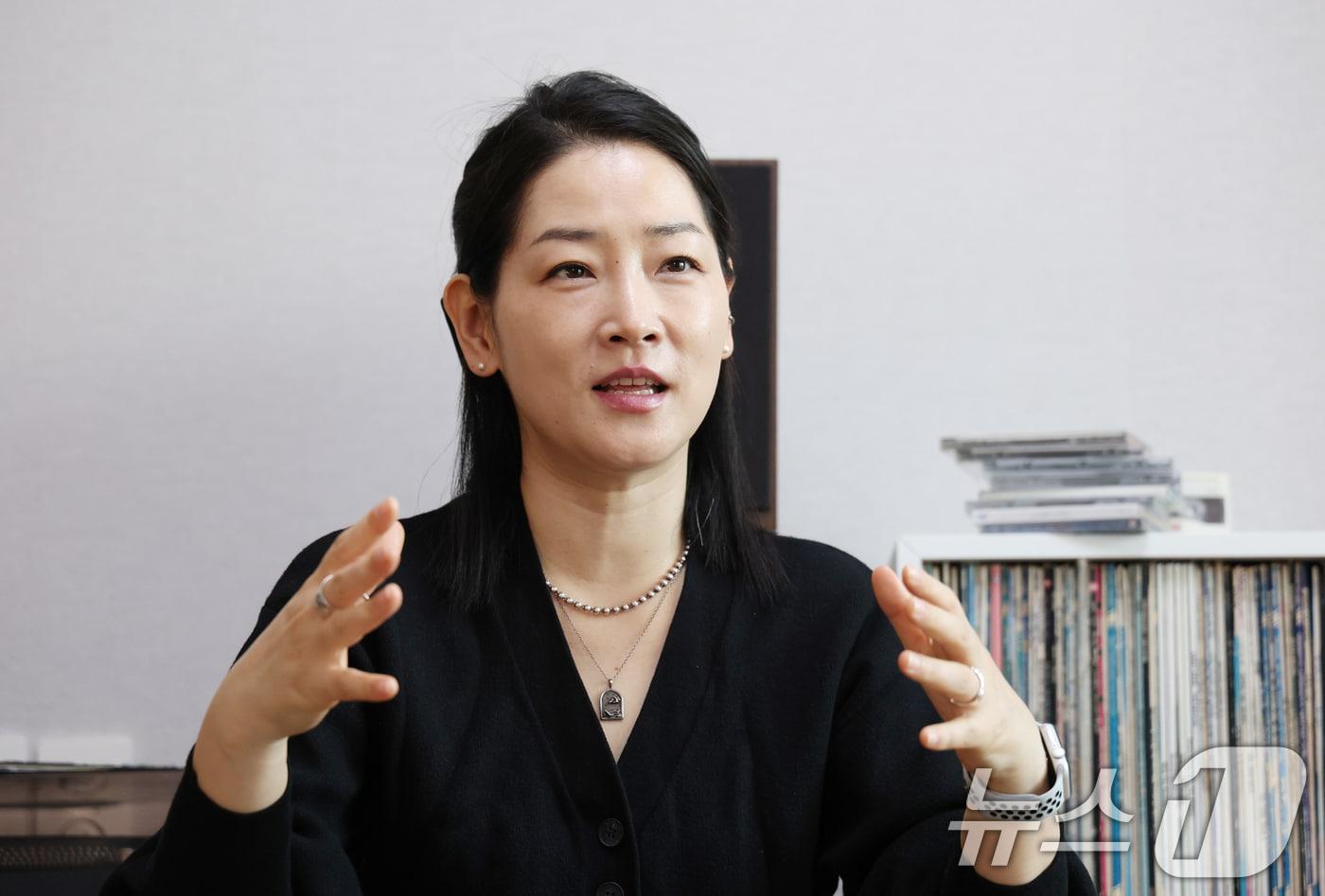 이선희 명창이 경기 안양시 만안구에 위치한 개인 작업실에서 뉴스1과 만나 국악인으로서의 자부심, 국악이 대중들에게 더욱 가까이 다가설 수 있는 해법 등에 대한 솔직한 심경을 밝혔다./ⓒ News1 김영운 기자