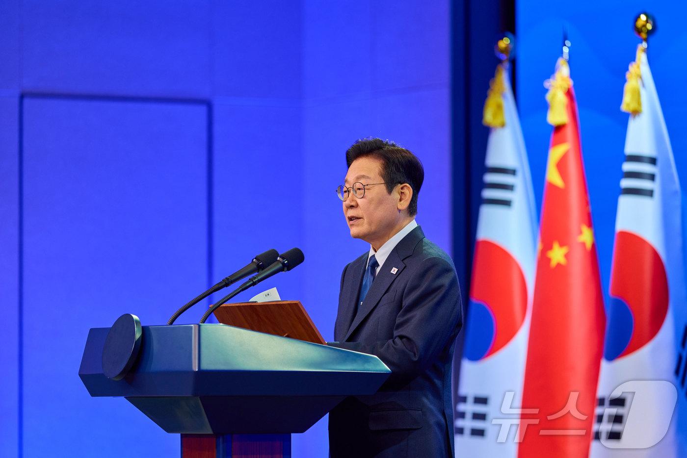 이재명 대통령이 지난 1일 경북 경주시 소노캄 그랜드볼룸에서 열린 한중 국빈만찬에서 인사말을 하고 있다. &#40;대통령실 제공. 재판매 및 DB 금지&#41; 2025.11.2/뉴스1 ⓒ News1 이재명 기자