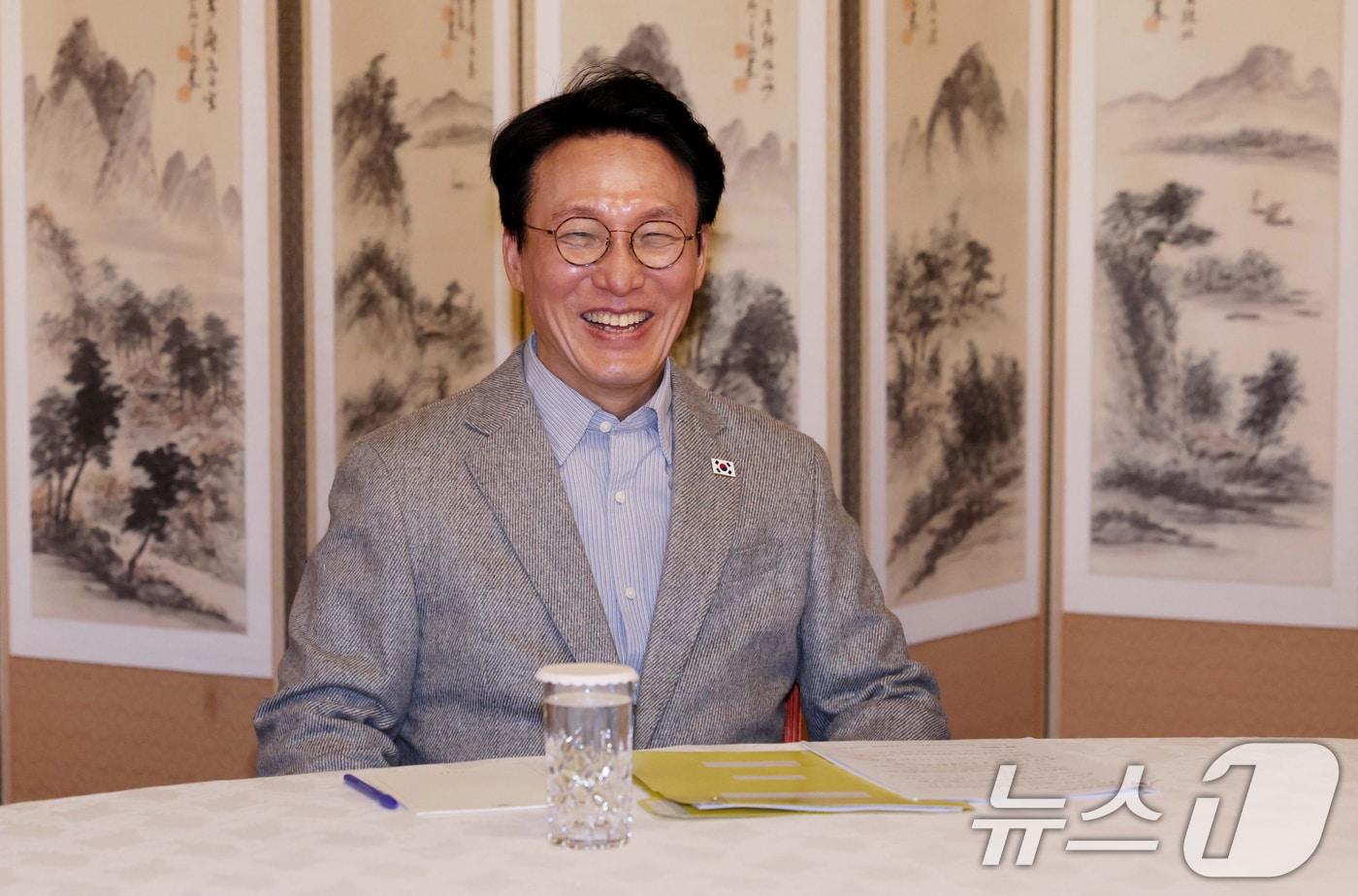 김민석 국무총리가 지난 2일 서울 종로구 총리공관에서 열린 제2회 ‘3+α&#40;알파&#41;’회의에서 발언하고 있다. &#40;공동취재&#41; 2025.11.2/뉴스1 ⓒ News1 황기선 기자