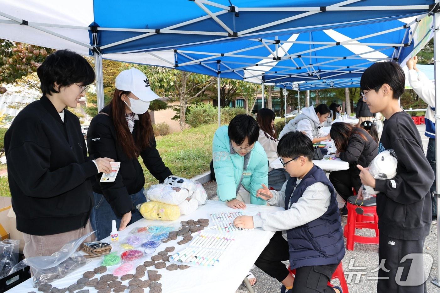 지난 1일 전북 무주군에서 &#39;제14회 무주군 청소년문화축제-꿈, 청소년의 달을 잇다&#39;가 개최됐다.&#40;무주군 제공. 재판매 및 DB 금지&#41;