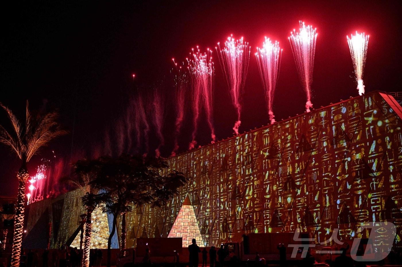 이집트 수도 카이로 남서쪽 외곽 기자에 있는 대이집트 박물관에서 1일&#40;현지시간&#41; 개관식이 개최되고 있다. 2025.11.1 ⓒ AFP=뉴스1 ⓒ News1 김경민 기자