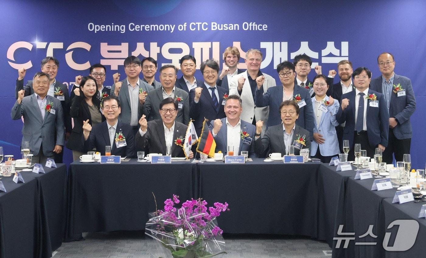 지난 7월 2일 부산오피스 개소식 모습.&#40;부산시 제공. 재판매 및 DB금지&#41;