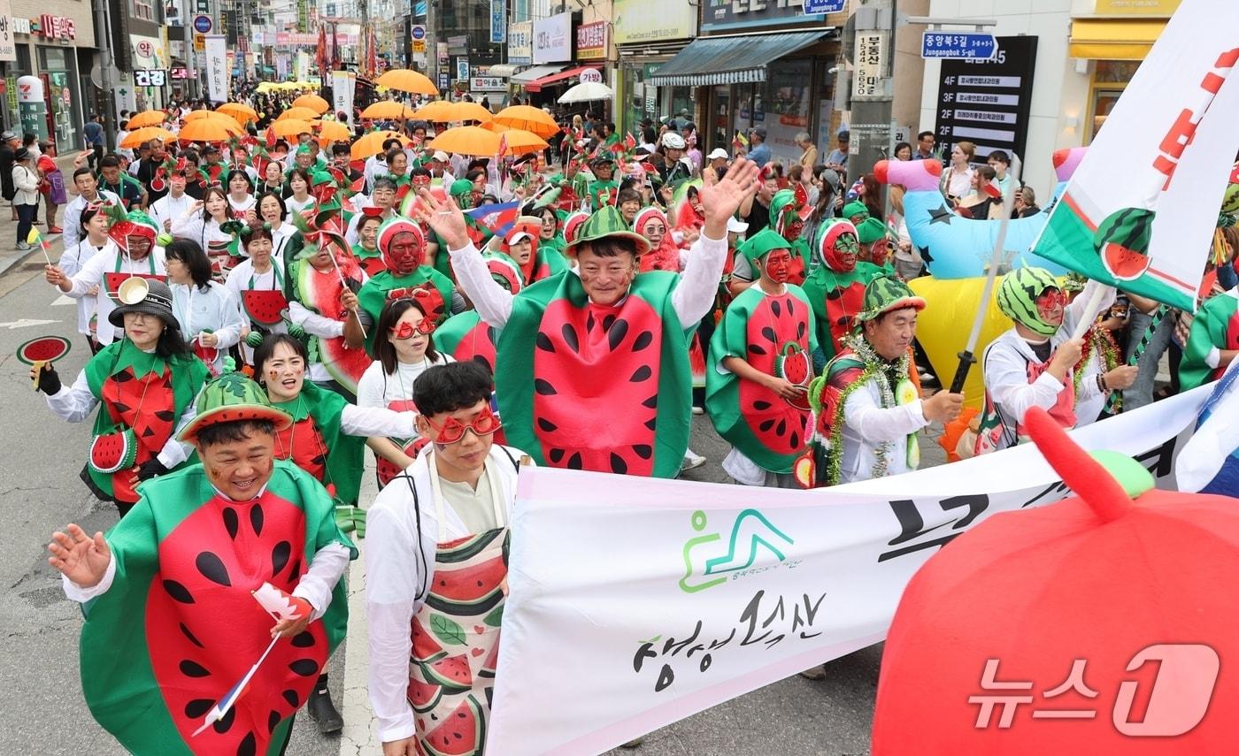 생거진천문화재단이 진행한 군민 어울림퍼레이드 모습.(진천군 제공, 재판매 및 DB금지)/뉴스1
