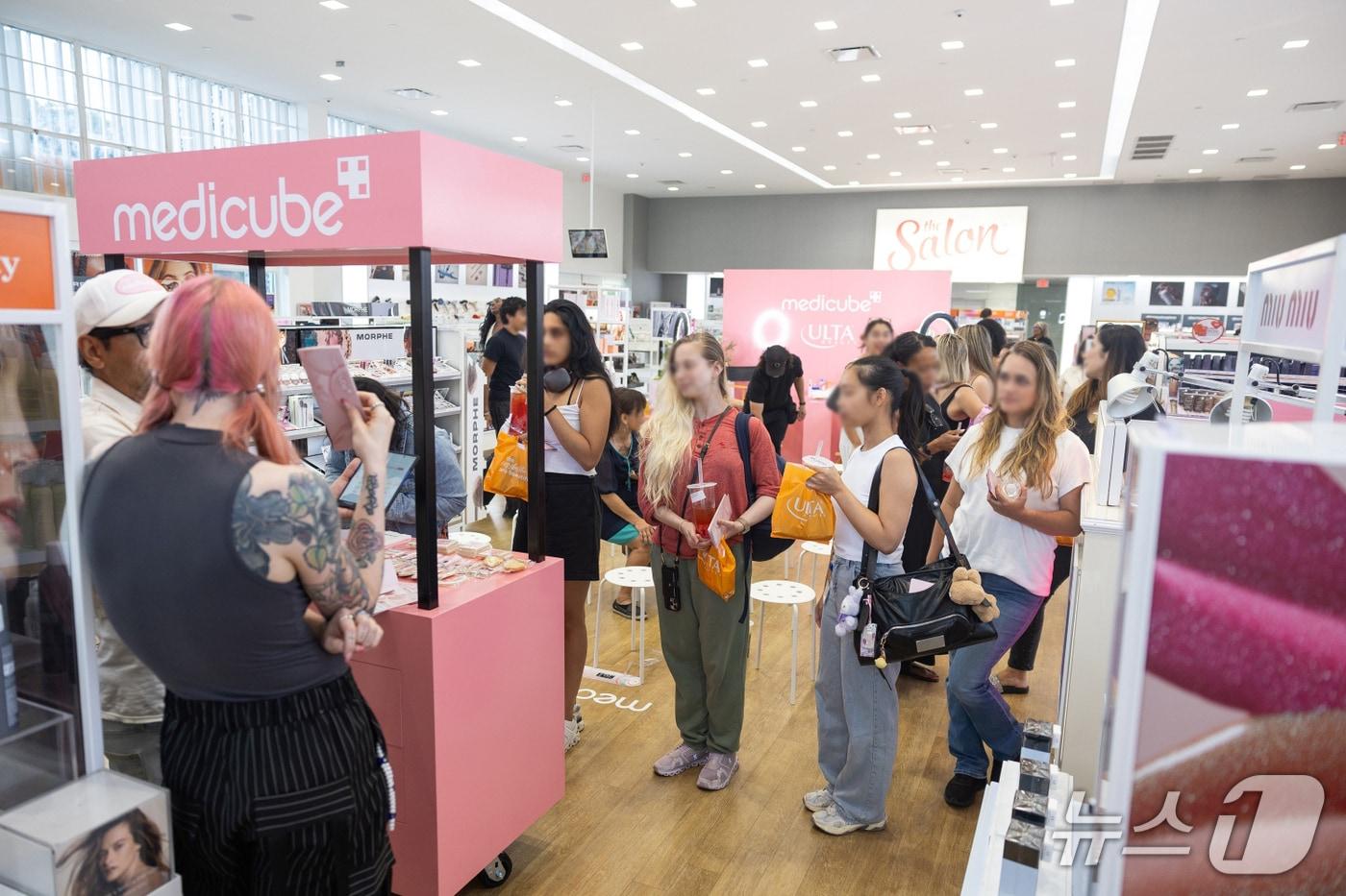 미국 메디큐브x울타 뷰티&#40;ULTA&#41; 오프라인 매장 사진 &#40;에이피알 제공&#41;