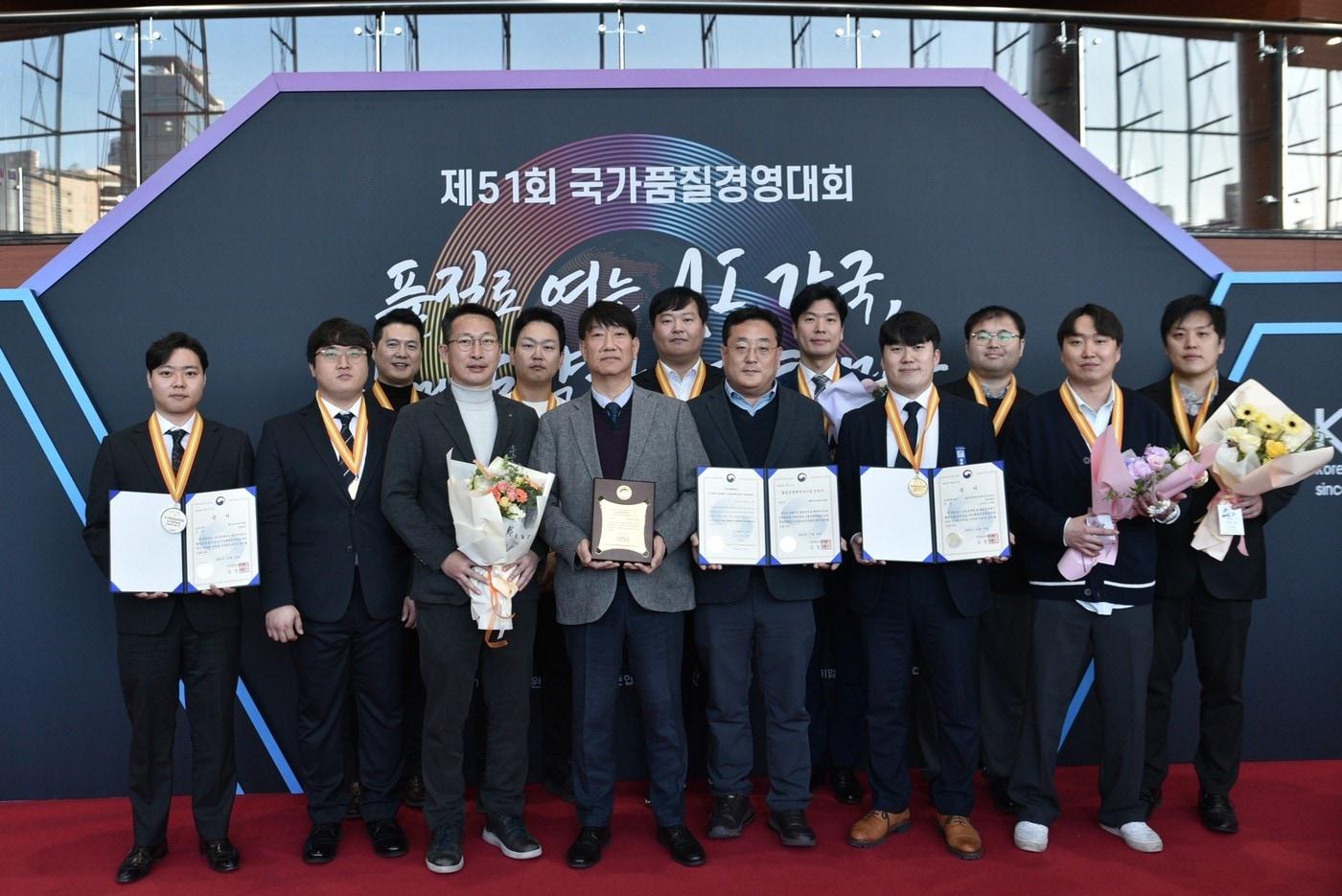 콜마비앤에이치는 19일 코엑스&#40;COEX&#41;에서 열린 제51회 국가품질경영대회에서 품질경쟁력우수기업에 선정됐다.&#40;콜마비앤에이치제공&#41;