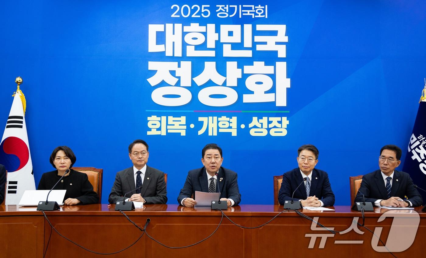 김병기 더불어민주당 원내대표가 20일 서울 여의도 국회에서 열린 정책조정회의에서 모두 발언을 하고 있다. ⓒ News1 유승관 기자