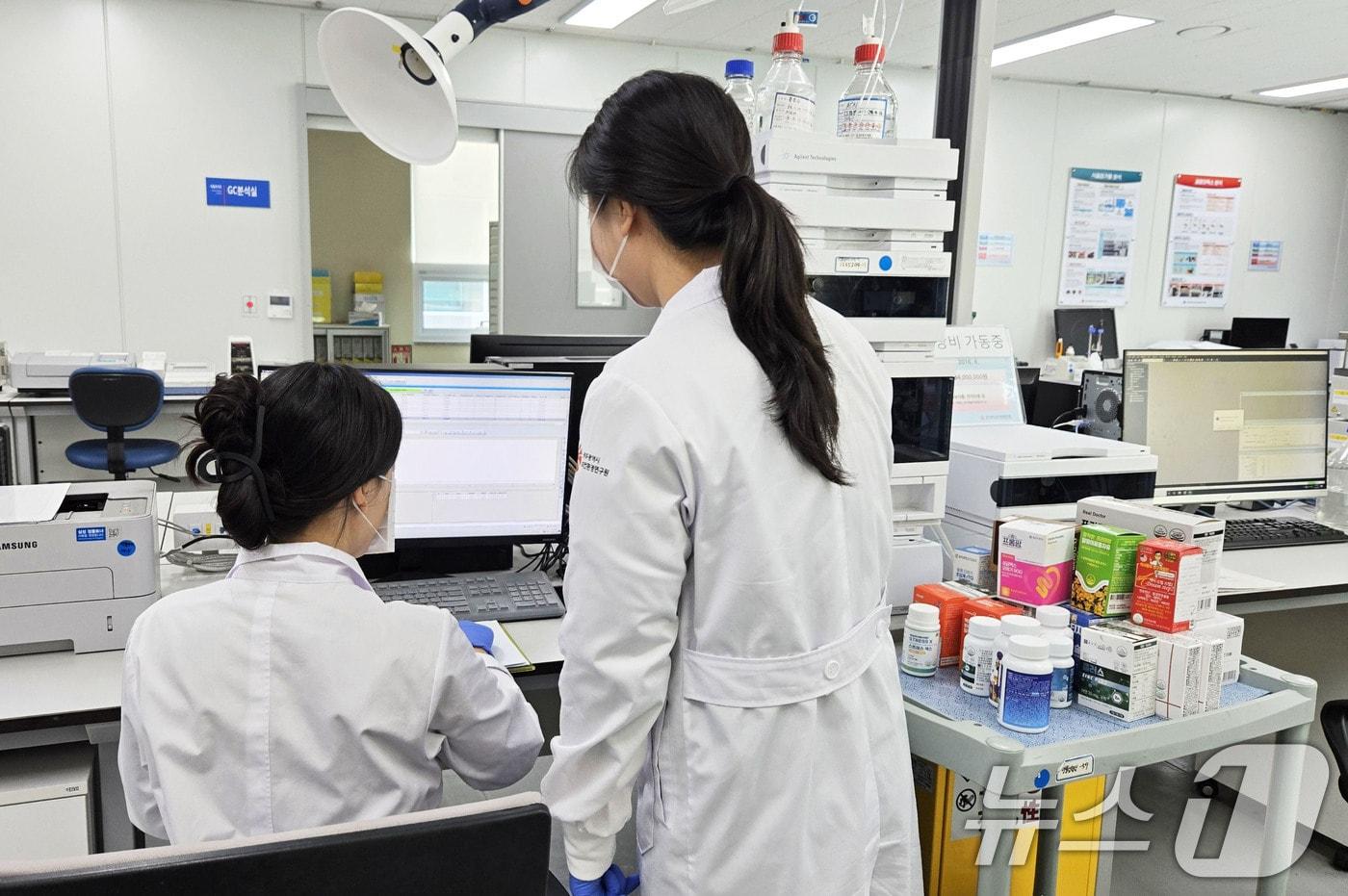 광주시 보건환경연구원 건강기능식품 품질 검사.&#40;광주시 제공. 재판매 및 DB 금지&#41; ⓒ News1 박준배 기자