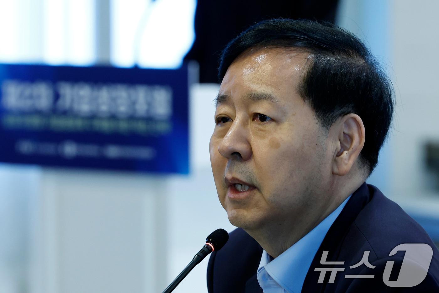 구윤철 경제부총리 겸 기획재정부 장관이 20일 오전 서울 여의도 CCMM빌딩 루나미엘레 그랜드볼룸에서 성장지향형 기업생태계 구축을 위한 혁신 전략을 주제로 열린 제2차 기업성장포럼에서 인사말을 하고 있다. 2025.11.20/뉴스1 ⓒ News1 박정호 기자