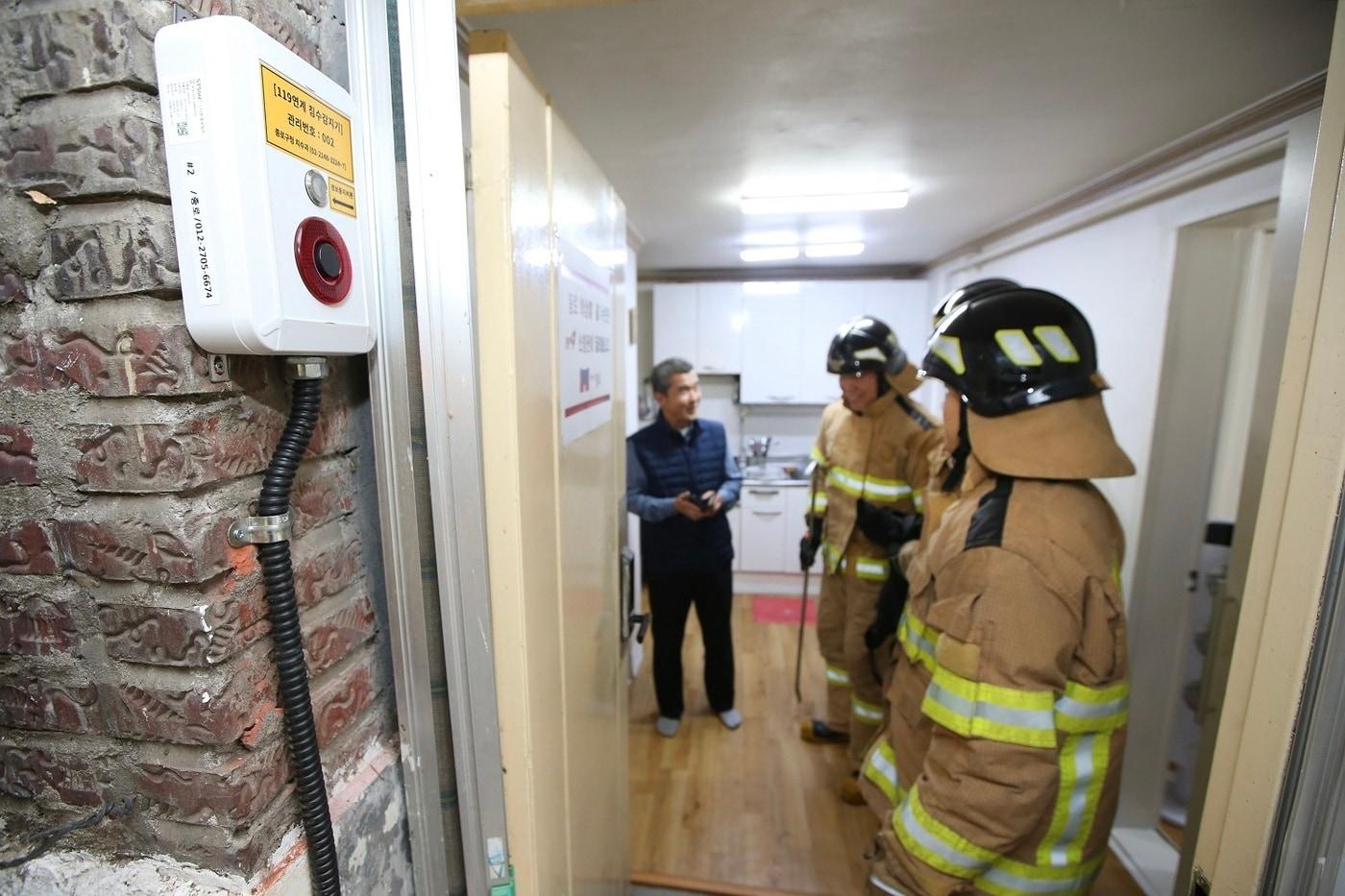 비상벨 시연&#40;종로구 제공&#41;
