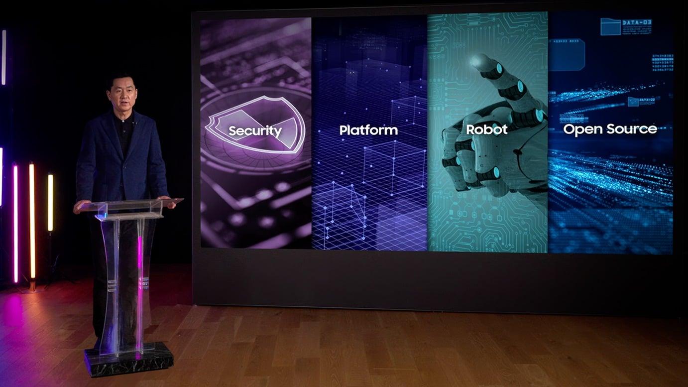 본문 이미지 - 20일 진행된 '삼성 테크 콘퍼런스 2025'에서 삼성전자 DX부문 최고기술책임자(CTO) 겸 삼성리서치장 전경훈 사장이 환영사를 하고 있다.(삼성전자 제공)