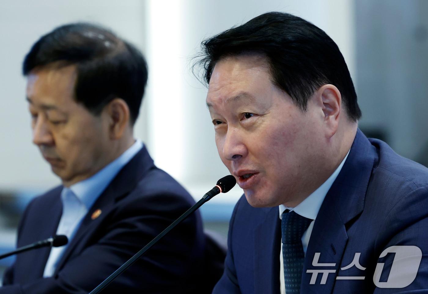 최태원 대한상공회의소 회장이 20일 오전 서울 여의도 CCMM빌딩 루나미엘레 그랜드볼룸에서 성장지향형 기업생태계 구축을 위한 혁신 전략을 주제로 열린 제2차 기업성장포럼에서 인사말을 하고 있다. 2025.11.20/뉴스1 ⓒ News1 박정호 기자