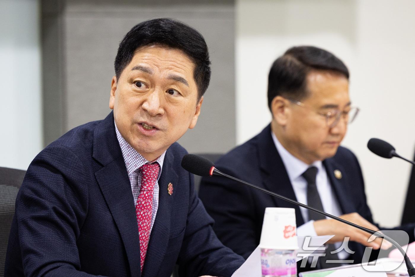 김기현 국민의힘 의원이 20일 서울 여의도 국회 의원회관에서 열린 울산국제정원박람회법안 입법 공청회에서 인사말을 하고 있다. 2025.11.20/뉴스1 ⓒ News1 유승관 기자