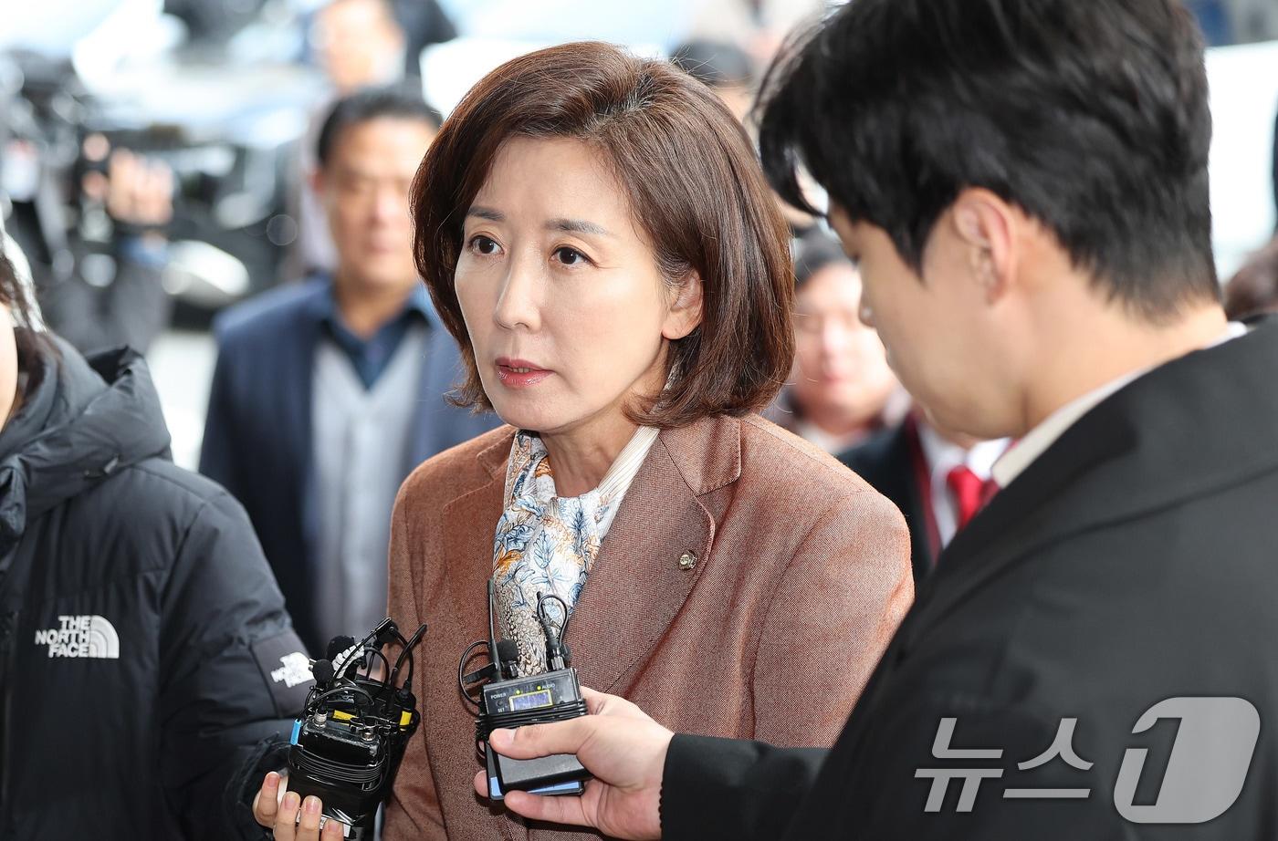 나경원 국민의힘 의원이 20일 서울 양천구 남부지법에서 열린 '자유한국당 패스트트랙(신속처리안건) 충돌 사건' 1심 선고 공판에 출석하고 있다. 2025.11.20/뉴스1 ⓒ News1 박지혜 기자