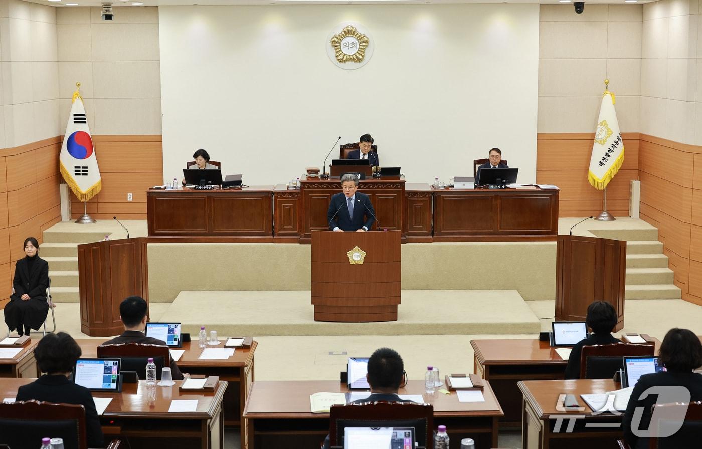 정용래 유성구청장이 20일 유성구의회 본회의에서 2026년도 예산안 제출에 즈음한 시정연설을 하고 있다.(유성구 제공. 재판매 및 DB금지)/뉴스1