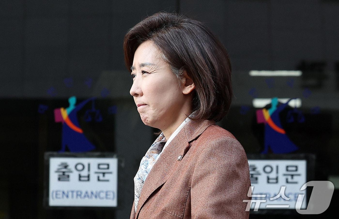 본문 이미지 - 나경원 국민의힘 의원이 20일 서울 양천구 남부지법에서 열린 '자유한국당 패스트트랙(신속처리안건) 충돌 사건' 1심 선고를 마친 뒤 법원을 나서고 있다. 2025.11.20/뉴스1 ⓒ News1 박지혜 기자