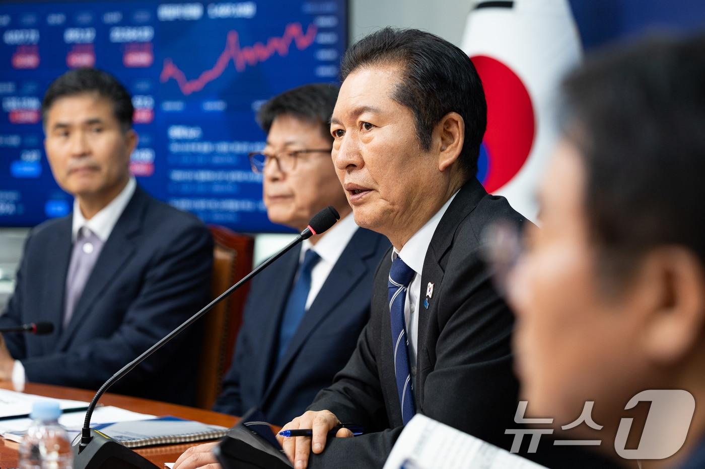 본문 이미지 - 정청래 더불어민주당 대표가 20일 서울 여의도 국회에서 열린 호남발전과제 보고회에서 모두 발언을 하고 있다. 2025.11.20/뉴스1 ⓒ News1 유승관 기자