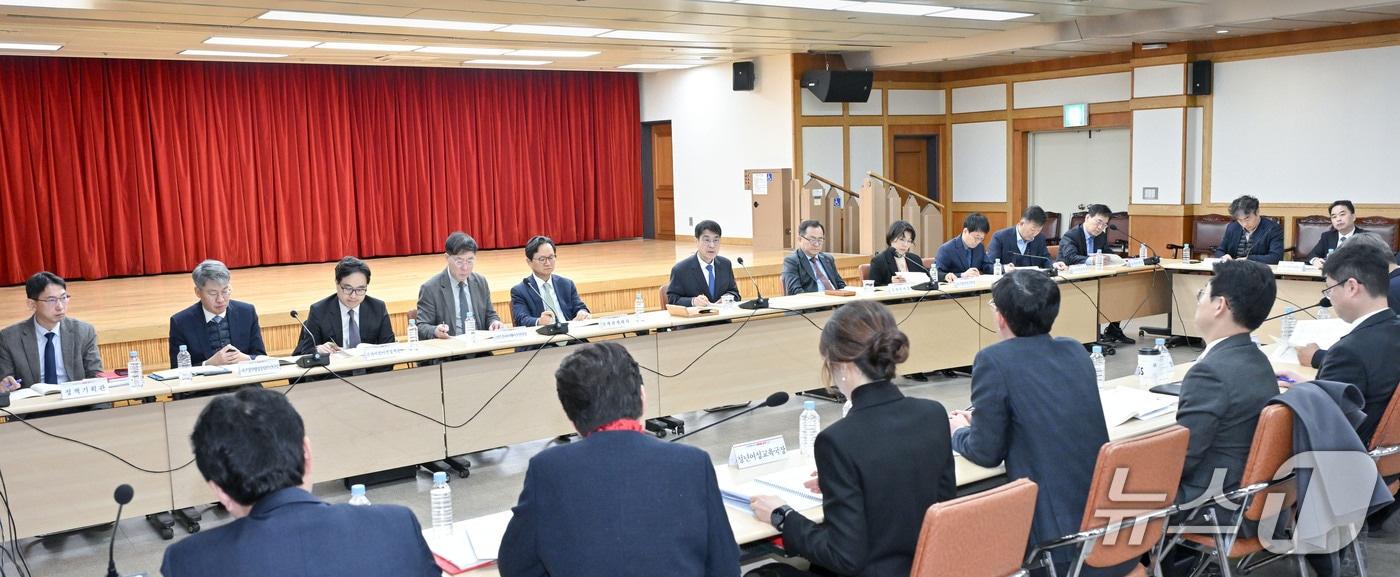 김정기 대구시장 권한대행 행정부시장이 20일 간부회의를 주재하고 있다. &#40;대구시 제공. 재판매 및 DB 금지&#41; 2025.11.20/뉴스1