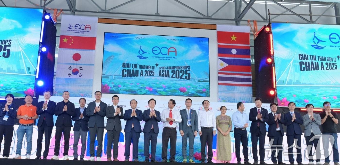 베트남 껀터시에서 20일 개최된 ‘2025 아시아 이스포츠대회’ 개막식 장면&#40;진주시 제공. 재판매 및 DB금지&#41;.