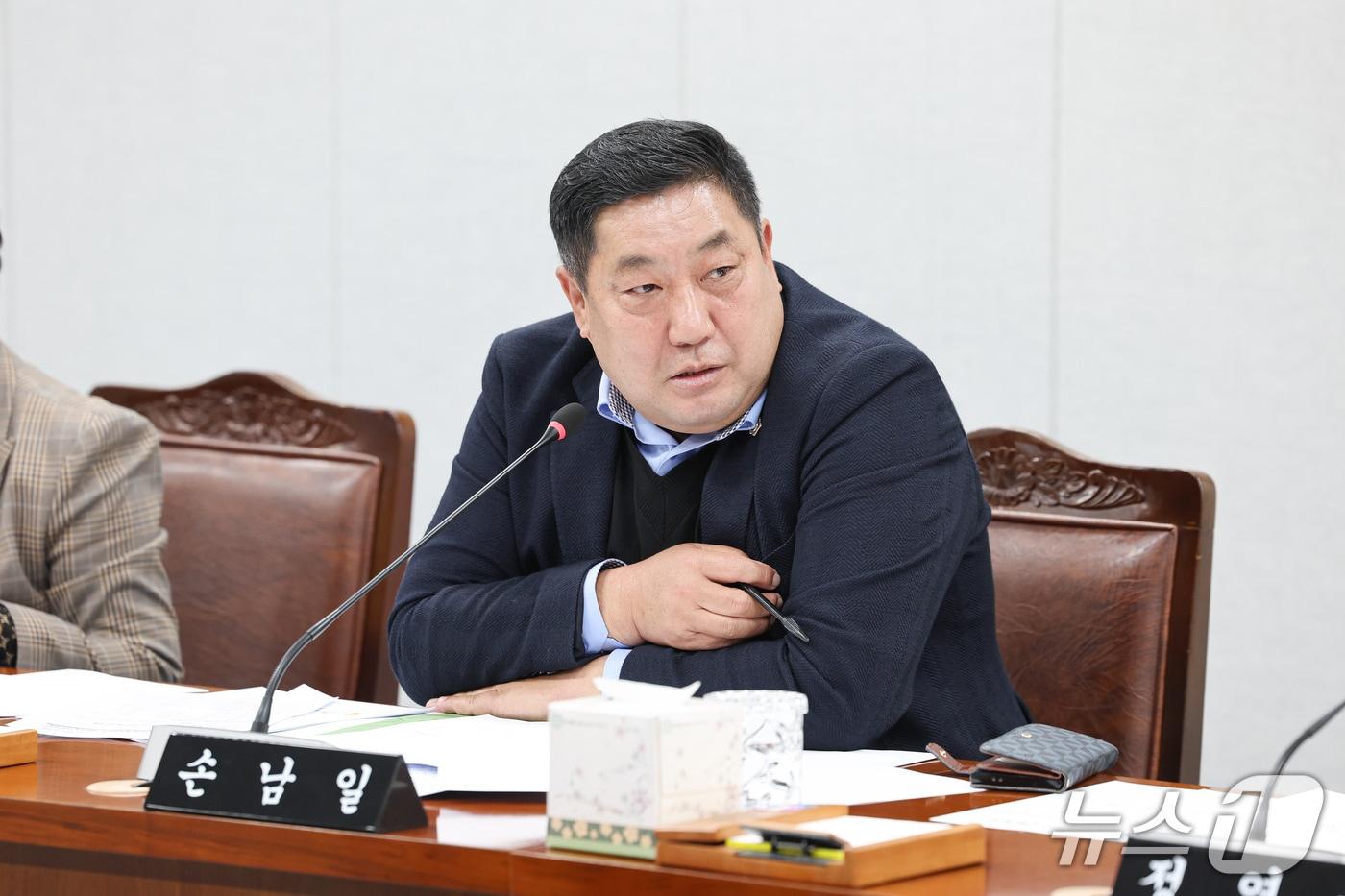 손남일 전남도의원이 전남도 예산안 심사에서 전남 자율방재단의 지원체계에 대한 제도 개편을 촉구하고 있다.&#40;전남도의회 제공, 재판매 및 DB금지&#41;뉴스1