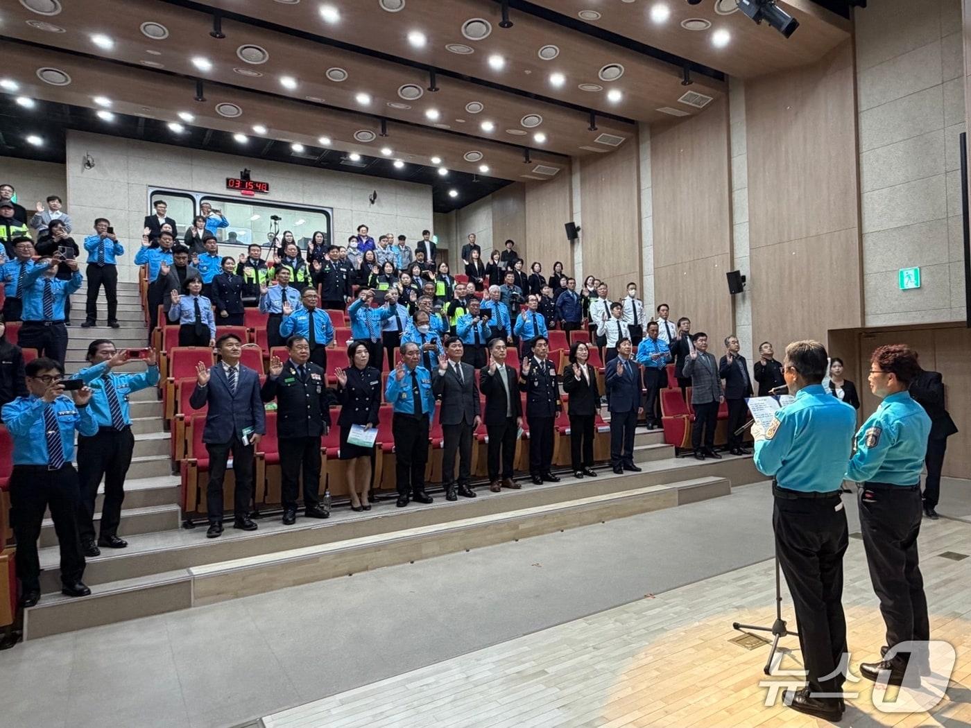 본문 이미지 - 한국도로교통공단 충북지부는 &#39;2025 교통사고 줄이기 한마음대회&#39;를 개최했다.&#40;충북경찰청 제공. 재판매 및 DB금지&#41;./뉴스1 