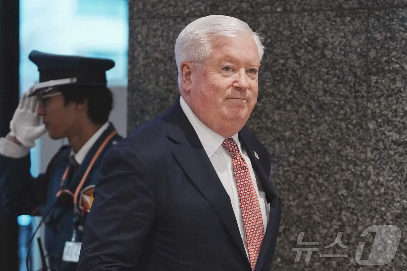 20일 조지 글라스 주일 미국대사가 모테기 도시미쓰 일본 외무상을 만나러 도쿄 외무성 청사에 들어오고 있다. 2025.11.20 ⓒ AFP=뉴스1 ⓒ News1 김지완 기자