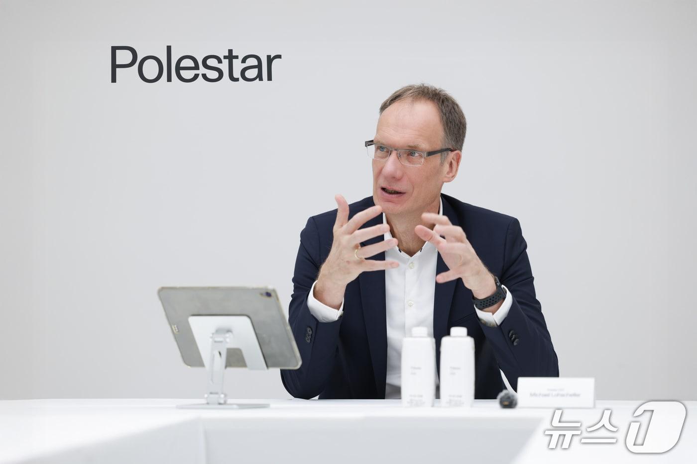 마이클 로쉘러 폴스타 최고경영자&#40;CEO&#41;가 20일 서울 용산 한남동 소재 폴스타 서울 스페이스에서 열린 한국자동차기자협회와의 인터뷰에서 뉴스1 기자의 질문에 답변하고 있다&#40;폴스타코리아 제공&#41;. 2025.11.20.