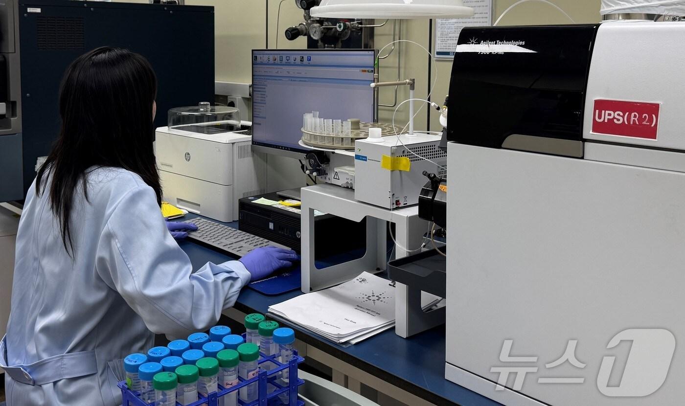 경북보건환경연구원이 올 3~10월 유통된 팩·마스크팩 120건의 안전성을 검사한 결과 모두 안전관리 기준에 ‘적합’한 것으로 나타났다.&#40;경북도 제공. 재판매 및 DB금지&#41; /뉴스1