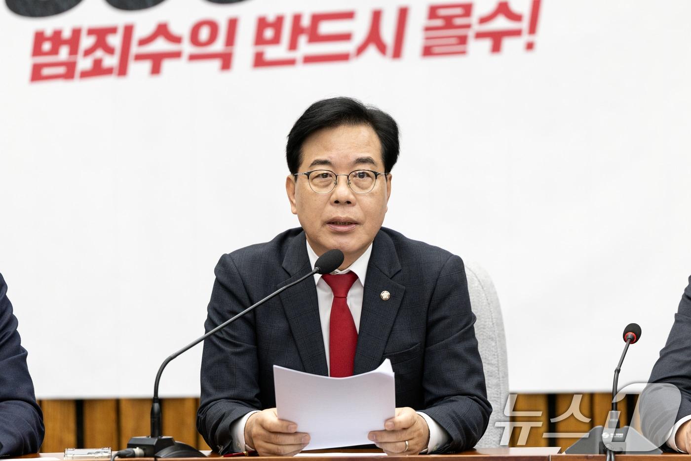 송언석 국민의힘 원내대표가 21일 서울 여의도 국회에서 열린 원내대책회의에서 모두발언하고 있다. ⓒ News1 이승배 기자