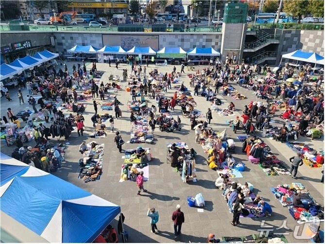 본문 이미지 - 작년 굿바이 시민 나눔장터 행사 모습.(부산시 제공. 재판매 및 DB금지)