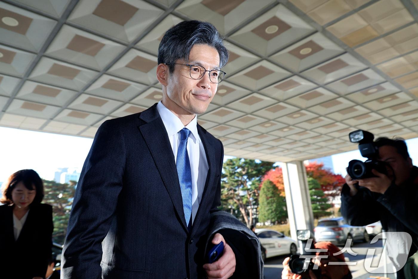 박철우 신임 서울중앙지검장이 21일 오전 서울 서초구 서울중앙지방검찰청으로 출근하고 있다. 2025.11.21/뉴스1 ⓒ News1 박정호 기자