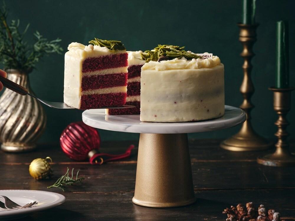 본문 이미지 -  &#39;조선호텔 윈터 홀리데이 케이크&#39;.&#40;조선호텔앤리조트 제공&#41;.