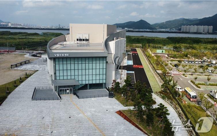 본문 이미지 - 서부산권 최초의 클래식 전용 공연장이 있는 부산 낙동아트센터 전경 &#40;부산시 제공. 재판매 및 DB금지&#41;