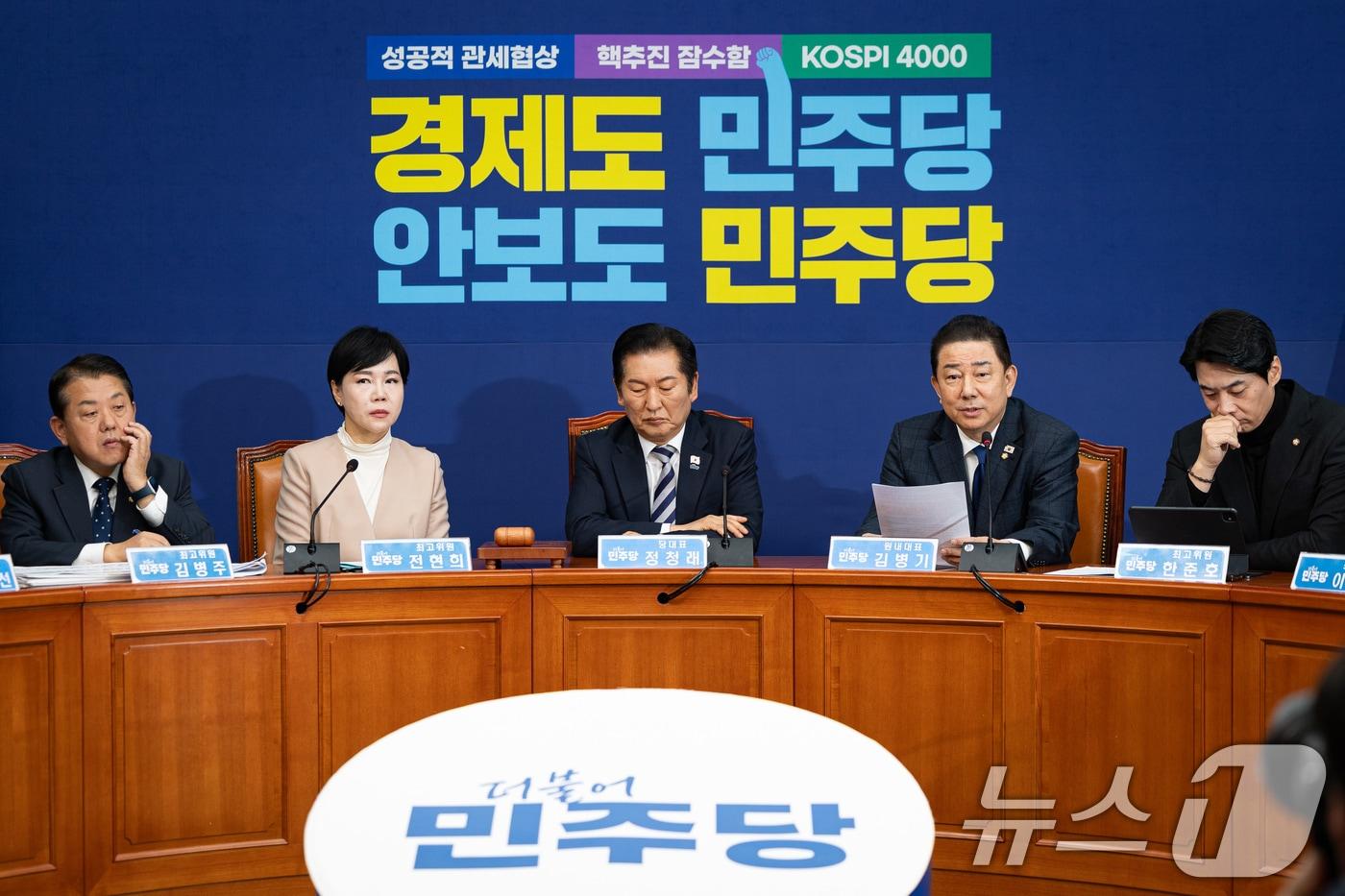 김병기 더불어민주당 원내대표가 21일 서울 여의도 국회에서 열린 최고위원회의에서 모두 발언을 하고 있다. 2025.11.21/뉴스1 ⓒ News1 유승관 기자