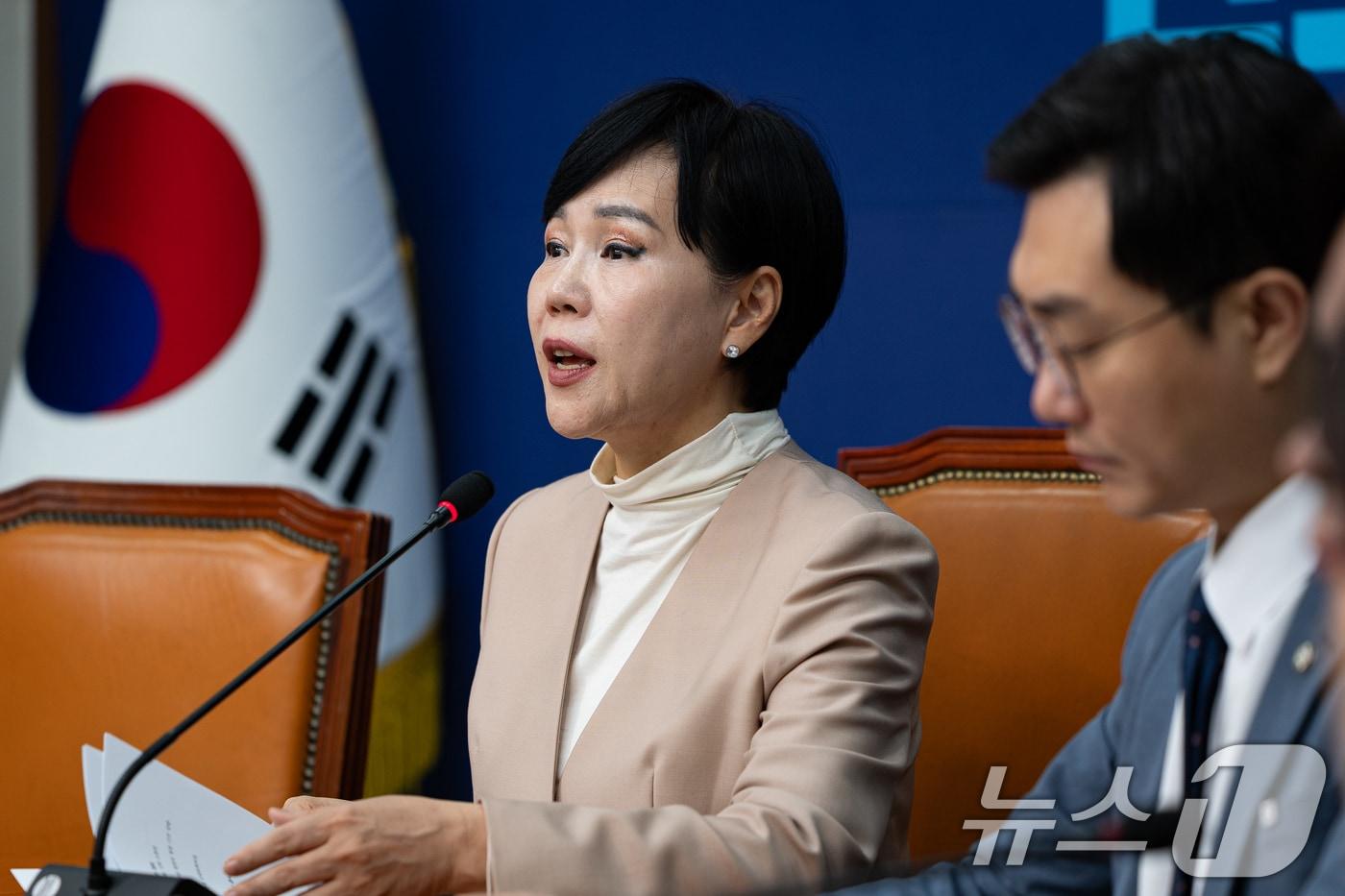 전현희 더불어민주당 3대특검종합대응특별위원회 총괄위원장이 지난 21일 서울 여의도 국회에서 열린 3대특검종합대응특위 전체회의에서 모두 발언을 하고 있다. 2025.11.21/뉴스1 ⓒ News1 유승관 기자