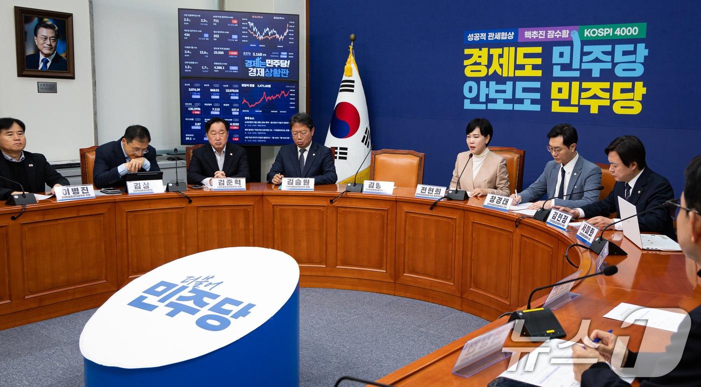 전현희 더불어민주당 3대특검종합대응특별위원회 총괄위원장이 21일 서울 여의도 국회에서 열린 3대특검종합대응특위 전체회의에서 모두 발언을 하고 있다. 2025.11.21/뉴스1 ⓒ News1 유승관 기자