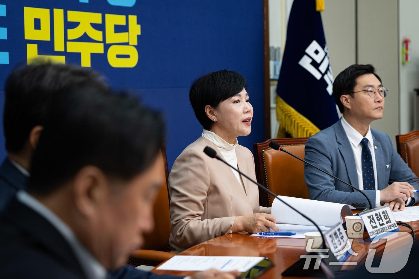 전현희 더불어민주당 3대특검종합대응특별위원회 총괄위원장이 21일 서울 여의도 국회에서 열린 3대특검종합대응특위 전체회의에서 모두 발언을 하고 있다. 2025.11.21/뉴스1 ⓒ News1 유승관 기자