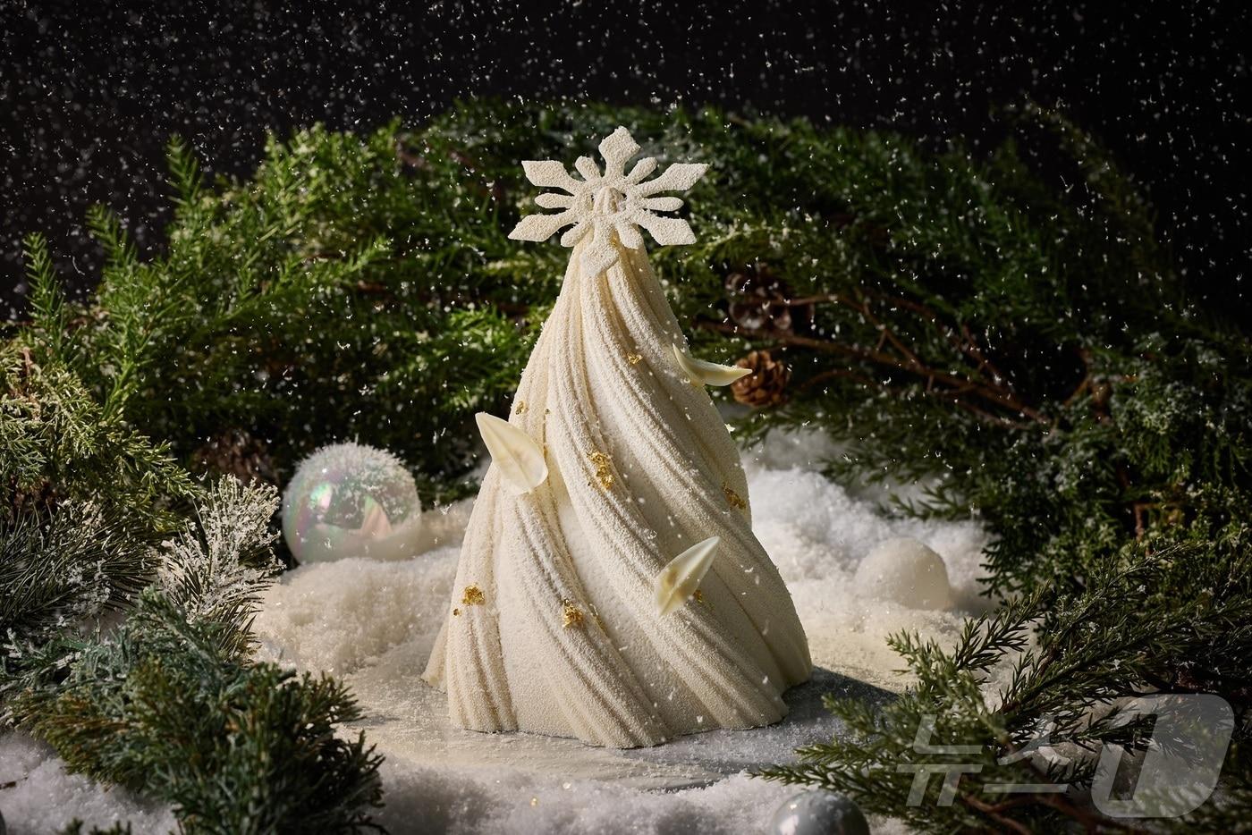 화이트 트리 케이크&#40;풀만앰배서더서울이스트폴 제공&#41; 