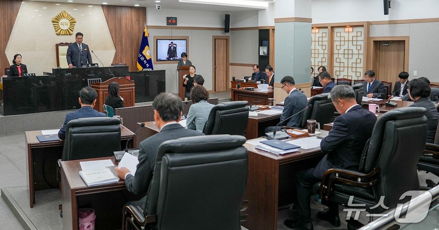 충북 괴산군의회 347회 2차 정례회 1차 본회의 모습.&#40;괴산군의회 제공, 재판매 및 DB금지&#41;/뉴스1