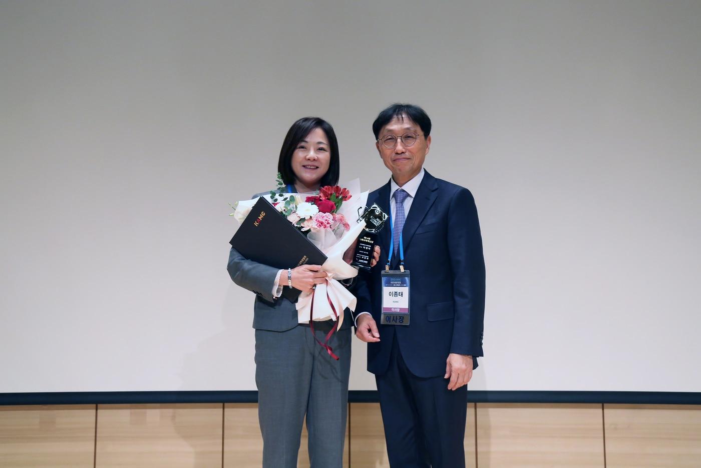 이영미 고려대 의과대학 의학교육학교실 교수가 KAMC가 주관한 제14회 의학교육혁신상을 수상했다.&#40;고려대의료원 제공&#41;