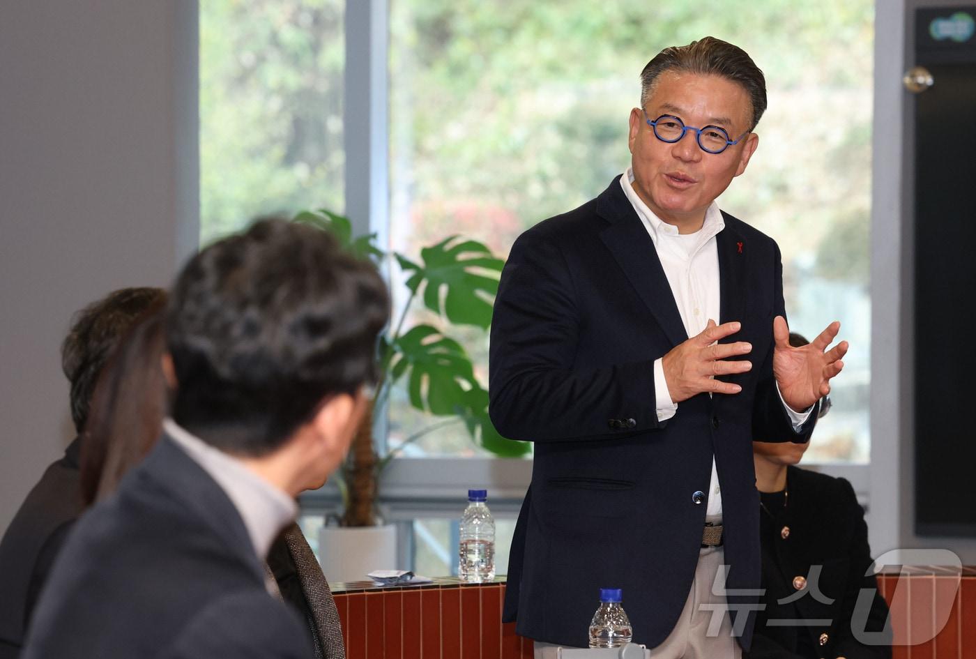 송명석 알엑스바이오 대표가 21일 오후 경기도 성남시 분당구 판교스타트업캠퍼스에서 열린 반려동물 산업 육성 협의회 제18회 IR(기업설명회) 데이에서 인사말을 하고 있다. 2025.11.21/뉴스1 ⓒ News1 이광호 기자