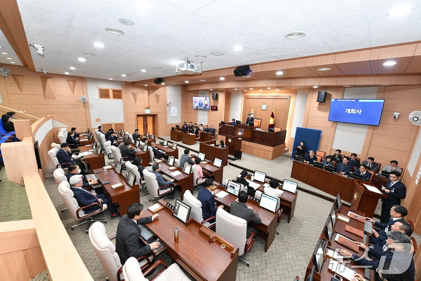 김해시의회가 21일 제275회 정례회 1차 본회의를 열고 있다.&#40;김해시의회 제공. 재판매 및 DB금지&#41;