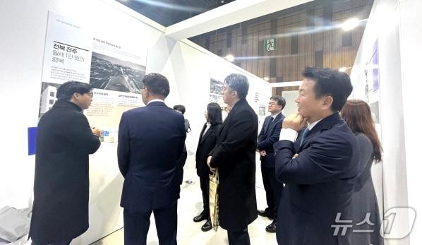본문 이미지 - 전주시가 최근 울산 전시컨벤션센터에서 열린 ‘2025 지방시대 엑스포&#40;19일~21일&#41;’에서 청춘별채 등 청년정책을 집중 홍보했다.&#40;전주시 제공, 재판매 및 DB 금지&#41;/뉴스1