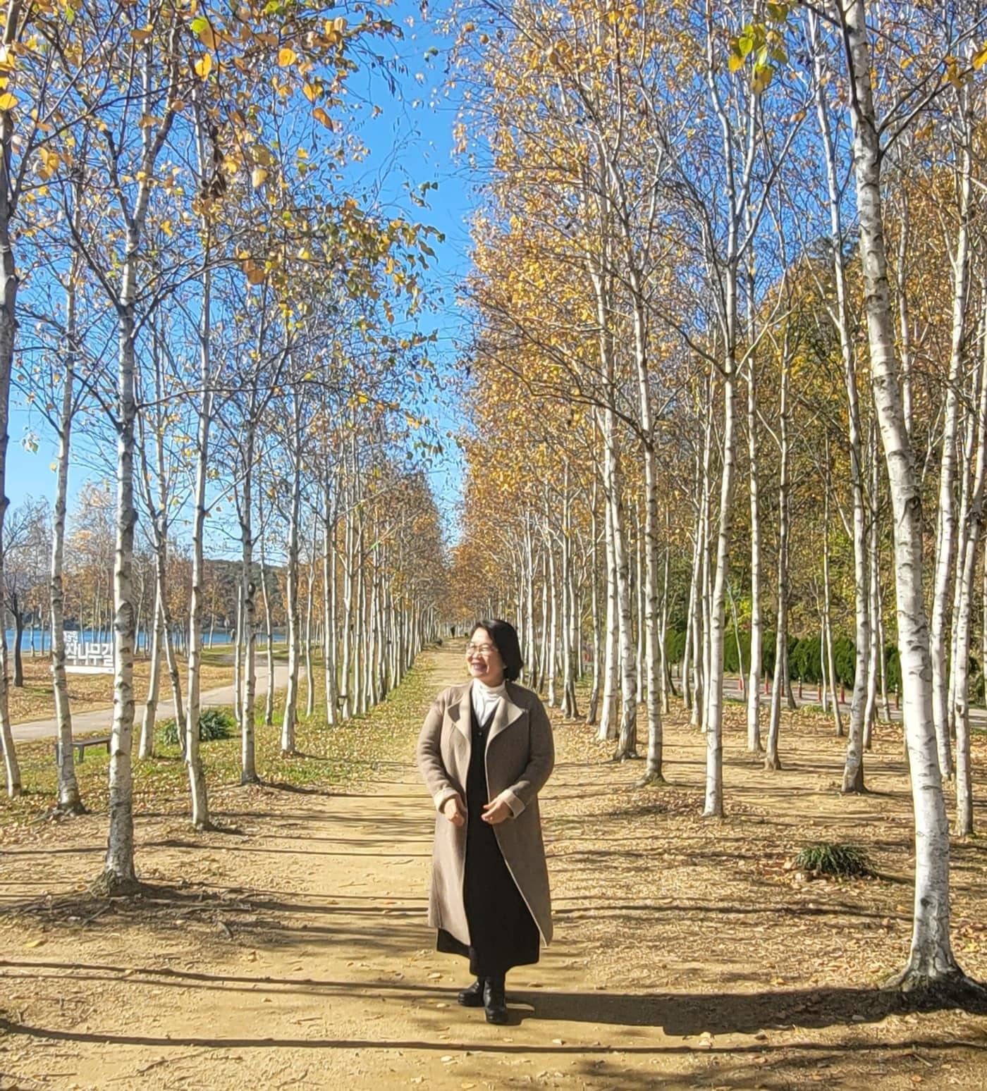 본문 이미지 - 지난 14일 뉴스1과 만난 북한 경제·IT 연구자이자 탈북 작가인 설송아&#40;본명 최설·56&#41;씨는 지난 9월 &#39;생산도시 순천&#39;을 출간했다. 설송아 작가. &#40;본인 제공&#41;