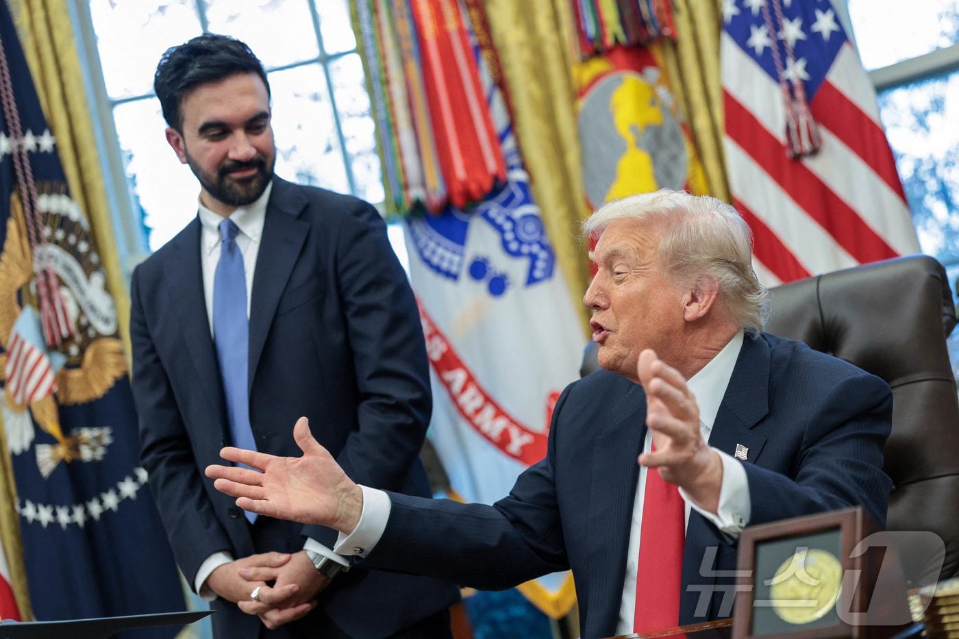 21일&#40;현지시간&#41; 도널드 트럼프 미국 대통령이 워싱턴 백악관에서 조란 맘다니 뉴욕시장 당선인과 대화하고 있다. 2025.11.21 ⓒ 로이터=뉴스1 ⓒ News1 김지완 기자