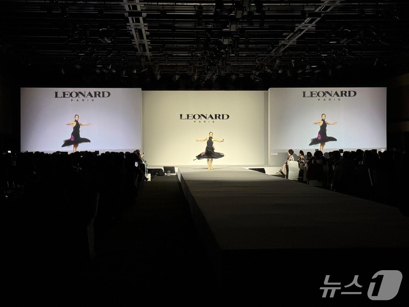 본문 이미지 - 레오나드 2026SS 패션쇼 행사 모습.ⓒ 뉴스1/김진희 기자.
