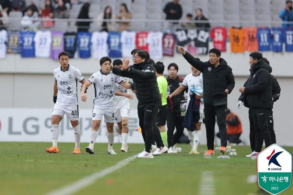 본문 이미지 -  김천 상무가 서울 원정서 3-1로 이겼다.&#40;한국프로축구연맹 제공&#41;