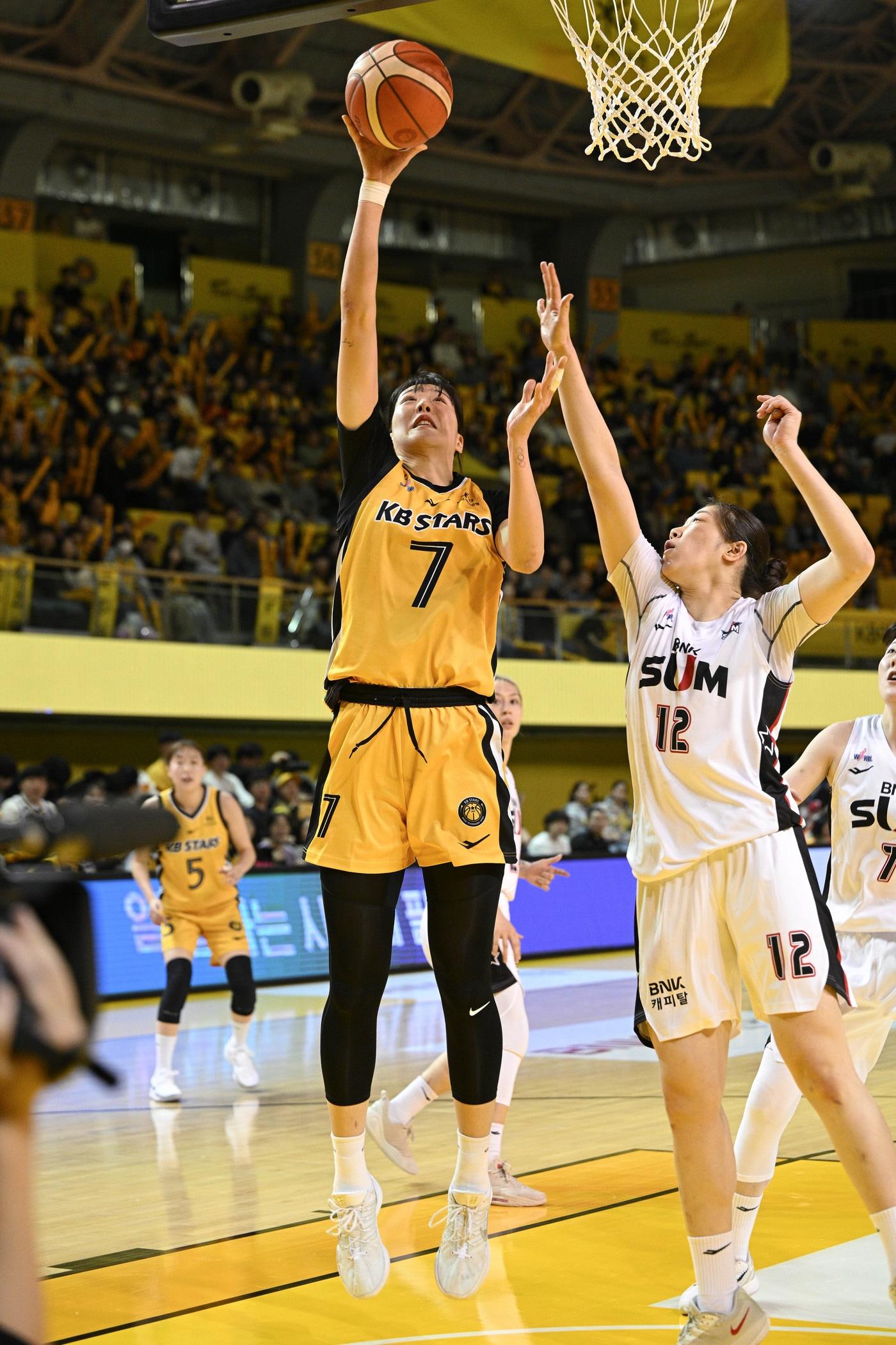 본문 이미지 - 청주 KB 박지수. &#40;WKBL 제공&#41;