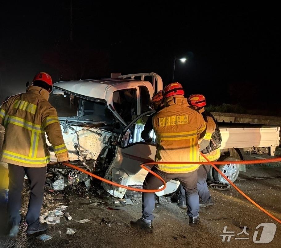 본문 이미지 - 현장 모습.(전북 소방 제공. 재판매 및 DB 금지)