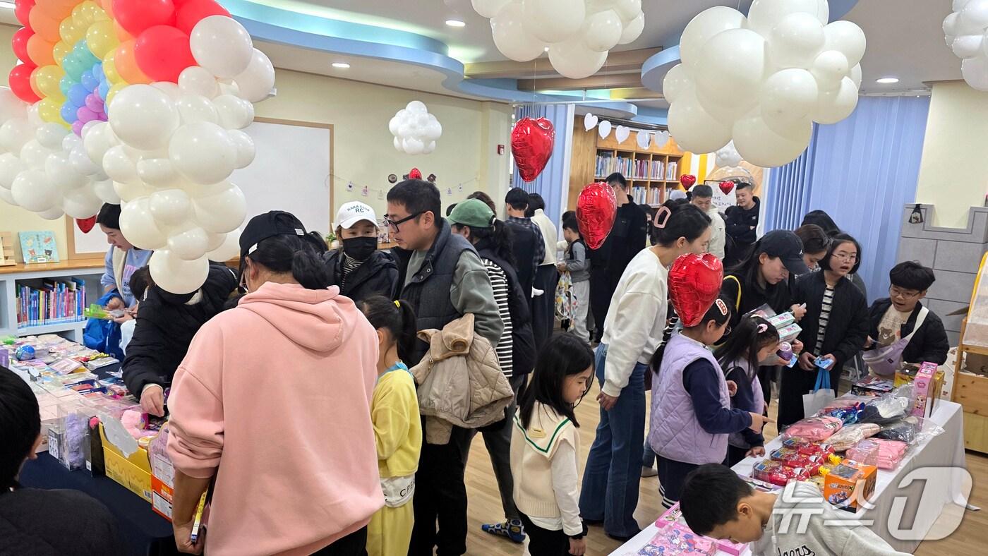 강원 화천군 공공도서도서관,  책씨앗 시장.(화천군 제공, 재판매 및 DB금지)